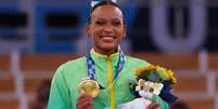 Nascida em Guarulhos, Rebeca Andrade foi a atleta que mais se destacou, com um ouro e uma prata. A ginasta paulista treina no Rio de Janeiro  Foto: Reuters / BBC News Brasil