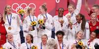 Jogadoras de vôlei dos EUA comemoram medalha de ouro nos Jogos Olímpicos de Tóquio Ivan Alvarado/Reuters  Foto: Ivan Alvarado  / Reuters