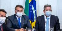 Bolsonaro entrega MP do Auxílio Brasil para o presidente da Câmara, Arthur Lira  Foto: ANTONIO MOLINA/FOTOARENA / Estadão Conteúdo