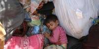 Criança de família deslocada do norte do Afeganistão por violência dorme em parque de Cabul
10/08/2021
REUTERS/Stringer  Foto: Reuters