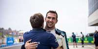 Jost Capito abraça Nicholas Latifi após os primeiros pontos do canadense na F1   Foto: WilliamsHungarian Grand Prix, Sunday 1st August 2021. Budapest, Hungary. / Grande Prêmio