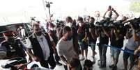 Messi chega ao aeroporto de Barcelona com sua esposa Antonela e os seus filhos Albert Gea/Reuters  Foto:  Albert Gea  / Reuters