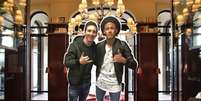 Messi e Neymar em uma das entradas do Le Royal Monceau de Paris  Foto: Reprodução/Instagram (Fotomontagem: Blog Sala de TV)