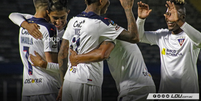 Foto: Divulgação/LDU  Foto: Gazeta Esportiva