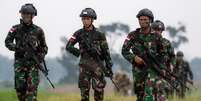 Soldados do Exército da Indonésia durante treinamento militar   Foto: Antara Foto/Nova Wahyudi / Reuters