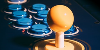 Fight Stick ou Pad, qual o melhor para cada jogador?   Foto: Unsplash / Thomas Despeyroux / Tecnoblog