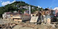 Área atingida por enchentes na região turca do Mar Negro, na cidade de Ilisi, província de Kastamonu, Turquia
15/08/2021 REUTERS/Mehmet Emin Caliskan  Foto: Reuters