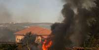 Incêndio perto de casas no vilarejo de Givat Yearim, nos arredores de Jerusalém
16/08/2021 REUTERS/ Ronen Zvulun  Foto: Reuters