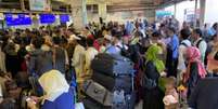 Cenas de caos no aeroporto de Cabul  Foto: BBC News Brasil