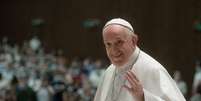 Papa Francisco acena durate audiência semanal no Vaticano
18/08/2021 Vatican Media/Divulgação via REUTERS  Foto: Reuters
