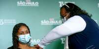 Estudante recebe vacina contra Covid-19 no Instituto Butantã, em São Paulo
16/08/2021
REUTERS/Carla Carniel  Foto: Reuters
