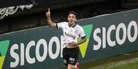 Gustavo Silva comemorando seu primeiro gol com a camisa do Corinthians (Foto: Rodrigo Coca/Ag. Corinthians)  Foto: Lance!