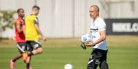 Sylvinho busca engatar sequência positiva no comando do Corinthians (Foto: Rodrigo Coca/Ag.Corinthians)  Foto: LANCE!