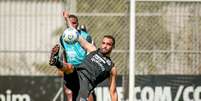 Renato Augusto durante o treino desta quinta-feira no CT Joaquim Grava  Foto: Rodrigo Coca/Agência Corinthians