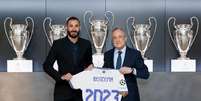 Karim Benzema assinou contrato com o Real Madrid junto com Florentino Pérez (Foto: Víctor Carretero / Real Madrid)  Foto: Lance!