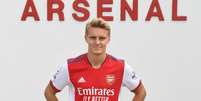 Martin Odegaard assinou contrato de quatro temporadas com o Arsenal (Foto: Divulgação / Arsenal)  Foto: Lance!