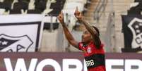 Flamengo sofre com uma atuação irregular e empata com Ceará em 1 a 1  Foto: Daniel Galber  / Gazeta Press