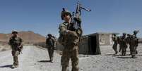 Soldados americanos no deserto do Afeganist&atilde;o, cujo subsolo tem reservas estimadas entre US$ 1 trilh&atilde;o e US$ 3 trilh&otilde;es em min&eacute;rios  Foto: Reuters / BBC News Brasil