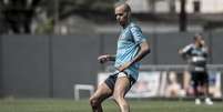 Diego Tardelli durante o treino desta terça-feira no CT Rei Pelé  Foto: Ivan Storti/Santos FC