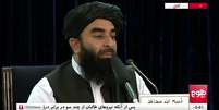 Zabihullah Mujahid, porta-voz do Talibã, durante coletiva de imprensa no Afeganistão  Foto: Reuters