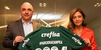 Maurício Galiotte e Leila Pereira durante anúncio oficial da renovação do contrato entre o Palmeiras e a Crefisa  Foto: Fabio Menotti/Palmeiras