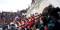 Apoiadores do ex-presidente norte-americano Donald Trump protestando em Washington, EUA
06/01/2021
REUTERS/Shannon Stapleton  Foto: Reuters