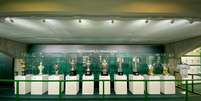 Ta&ccedil;as expostas na nova sala de trof&eacute;us do Palmeiras, inaugurada nesta quinta-feira  Foto: Reprodu&ccedil;&atilde;o/Facebook/@sepalmeiras