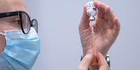 Pesquisas confirmam a necessidade de terceira dose em alguns grupos mais vulneráveis, mas reafirmam a efetividade e a segurança das vacinas  Foto: Getty Images / BBC News Brasil