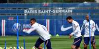Mbappé, Messi e Neymar durante o treino deste sábado no Paris Saint-Germain  Foto: Reprodução/@psg.fr