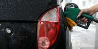Abastecimento de carro com etanol em posto
30/04/2008
REUTERS/Sergio Moraes  Foto: Reuters