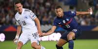 Mbappé teve atuação discreta no empate da França com a Bósnia e Herzegovina (Foto: FRANCK FIFE / AFP)  Foto: Lance!