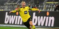 Haaland é o principal nome do Borussia Dortmund, mas pode deixar o clube em breve (Foto: INA FASSBENDER / AFP)  Foto: Lance!