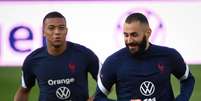 Mbappé e Benzema, além de Griezmann, fazem o ataque titular de Deschamps na França (Foto: FRANCK FIFE / AFP)  Foto: Lance!