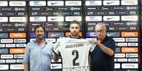 João Pedro foi apresentado com a camisa 23 do Timão e falou das características (Foto: Rodrigo Coca/Ag. Corinthians)  Foto: Lance!