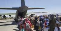 Operação de evacuação do aeroporto de Cabul  Foto: EPA / Ansa - Brasil