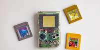 O Game Boy é uma boa e velha opção de console portátil   Foto: Unsplash / Dim Hou / Tecnoblog