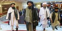 Cofundador e negociador do Taliban, mulá Baradar, e outros membros do grupo na conferência de paz afegã em Moscou, Rússia
18/03/2021 Alexander Zemlianichenko/Pool via REUTERS/Arquivos  Foto: Reuters