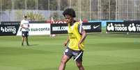 Willian em treino do Corinthians no CT Joaquim Grava neste sábado Rodrigo Coca Ag.Corinthians  Foto: Rodrigo Coca  / Ag.Corinthians