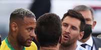Messi e Neymar durante interrupção de Brasil x Argentina pela Anvisa em São Paulo
05/09/2021
REUTERS/Amanda Perobelli  Foto: Reuters