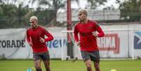 Matheuzinho e Andreas Pereira durante atividade do Flamengo nesta segunda-feira (Foto: Alexandre Vidal/Flamengo)  Foto: Lance!