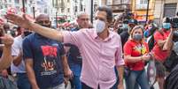 Fernando Haddad após discursar em manifestação contra Jair Bolsonaro  Foto: YURI MURAKAMI/FOTOARENA / Estadão