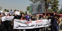 Mulheres v&ecirc;m fazendo diversos protestos contra os talib&atilde;s  Foto: EPA / Ansa - Brasil
