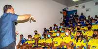 Em dia de professor, Luxa falou aos garotos do Cruzeiro que ainda estão em busca do seu lugar no futebol-(Rodolfo Rodrigues/Cruzeiro)  Foto: Lance!