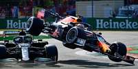 Acidente de Verstappen e Hamilton em Monza.  Foto: F1 / Twitter