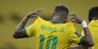 Neymar exibe o nome na camisa após gol pela Seleção Brasileira  Foto: Lucas Figueiredo/CBF