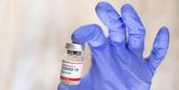 Frasco com etiqueta "Vacina Coronavírus Covid-19"
30/10/2020
REUTERS/Dado Ruvic  Foto: Reuters