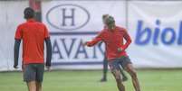 Bruno Henrique em treino do Flamengo nesta quinta-feira (Foto: Marcelo Cortes/Flamengo)  Foto: Lance!