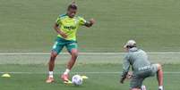 O jogador Danilo, do Palmeiras, durante treinamento, na Academia de Futebol. (Foto: Cesar Greco)  Foto: Lance!