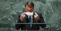 Jair Bolsonaro aparece de máscara na Assembleia-Geral da ONU  Foto: EPA / Ansa - Brasil