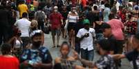 Consumidores fazem compras em rua comercial de São Paulo
21/12/2020
REUTERS/Amanda Perobelli  Foto: Reuters